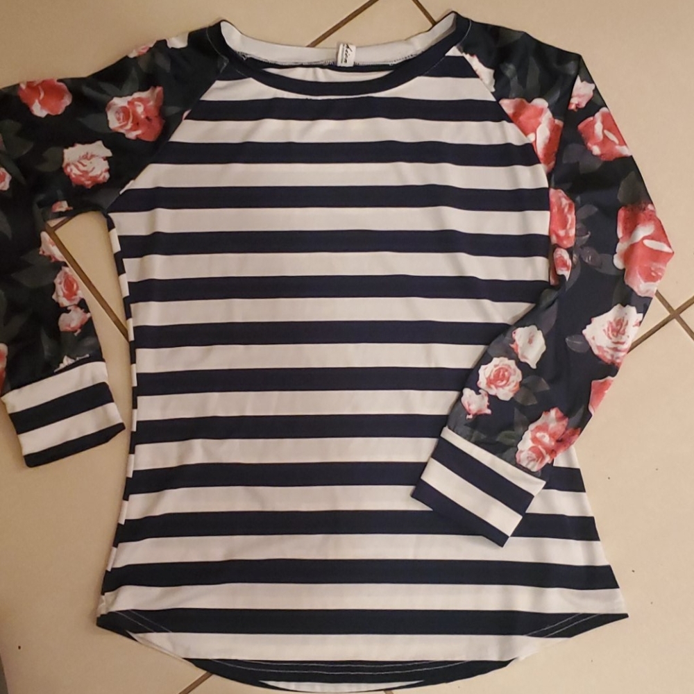 **7 for $25 Long sleeve top..